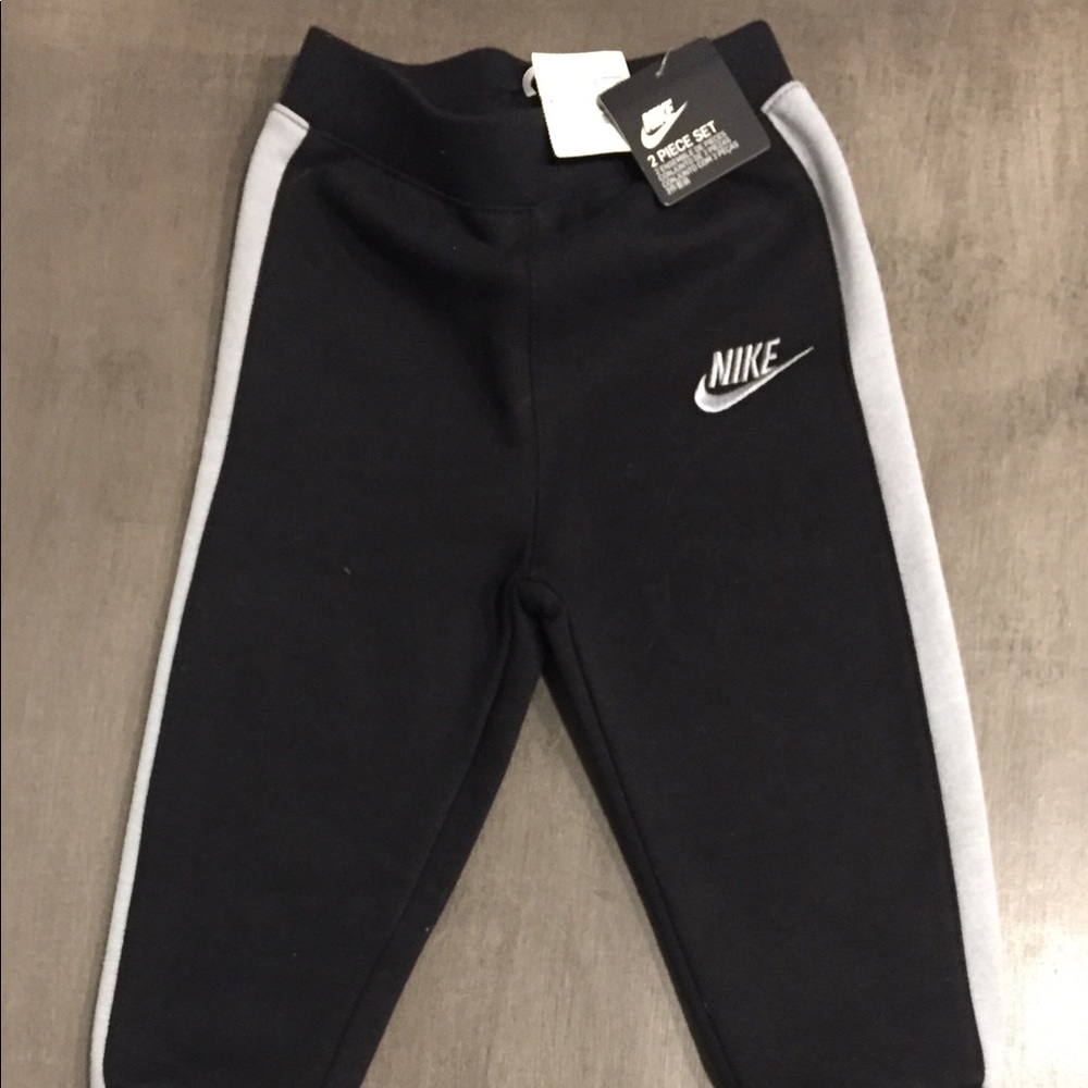 NWT Nike Joggers - Picture 1 of 3